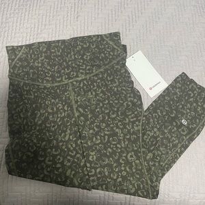 Lululemon Base Pace HR Cropped